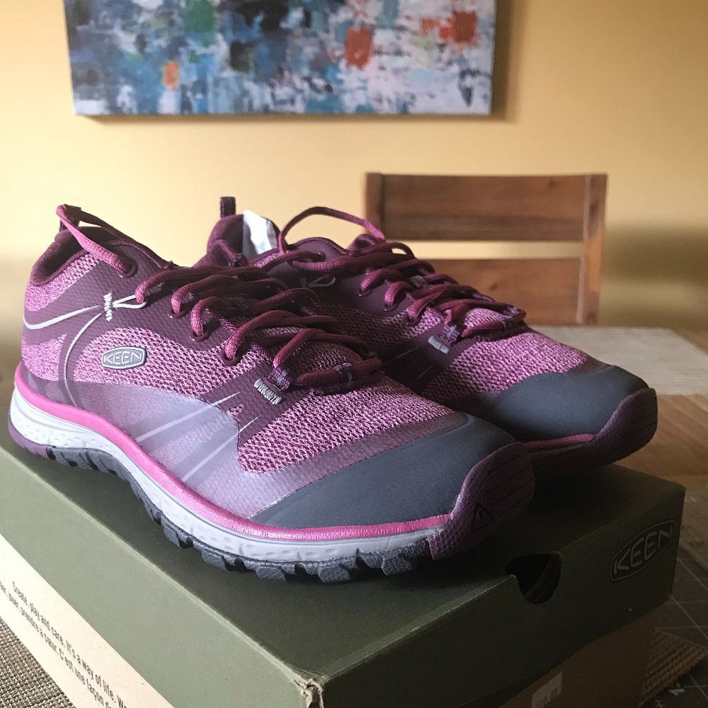 Keens Hiking Shoes NWOT - size 8